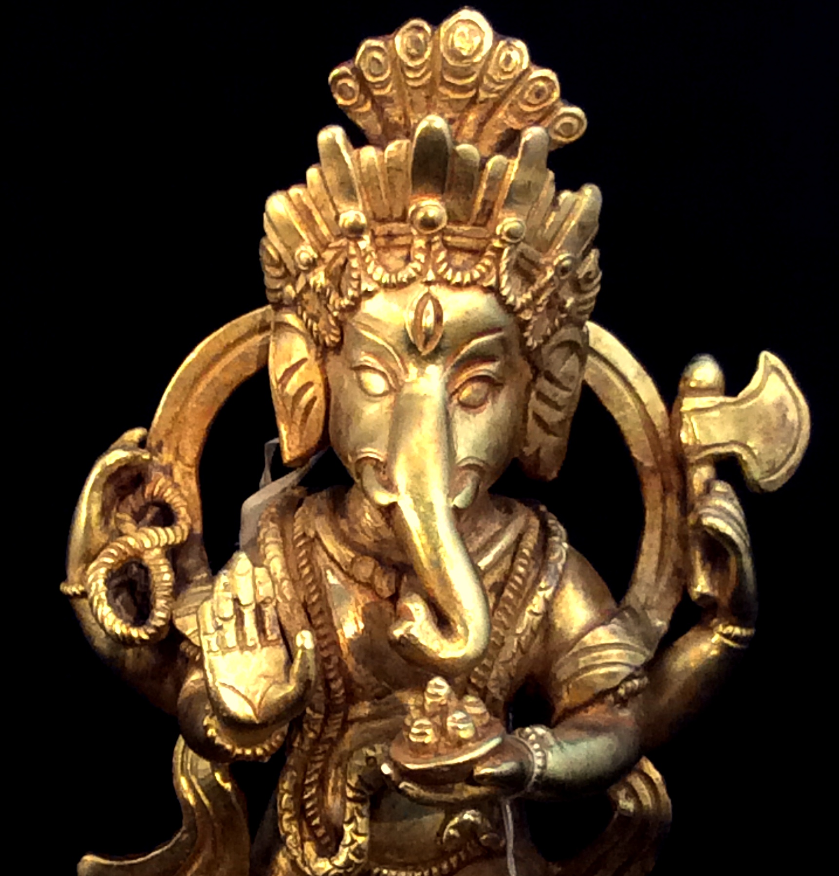 rose gold elephant statue